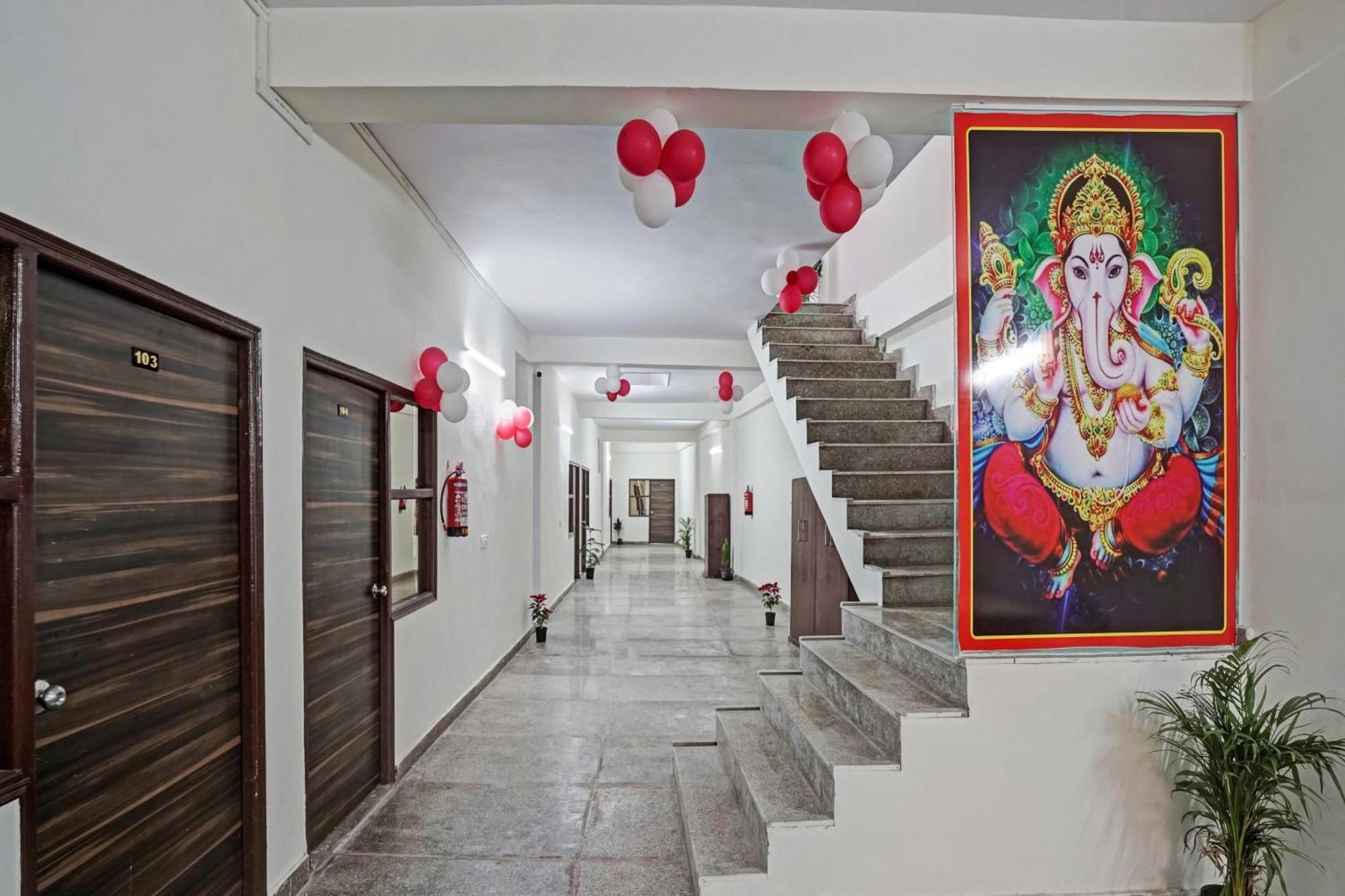 Hotel O Avs Hotel & Restaurant Noida Exterior photo