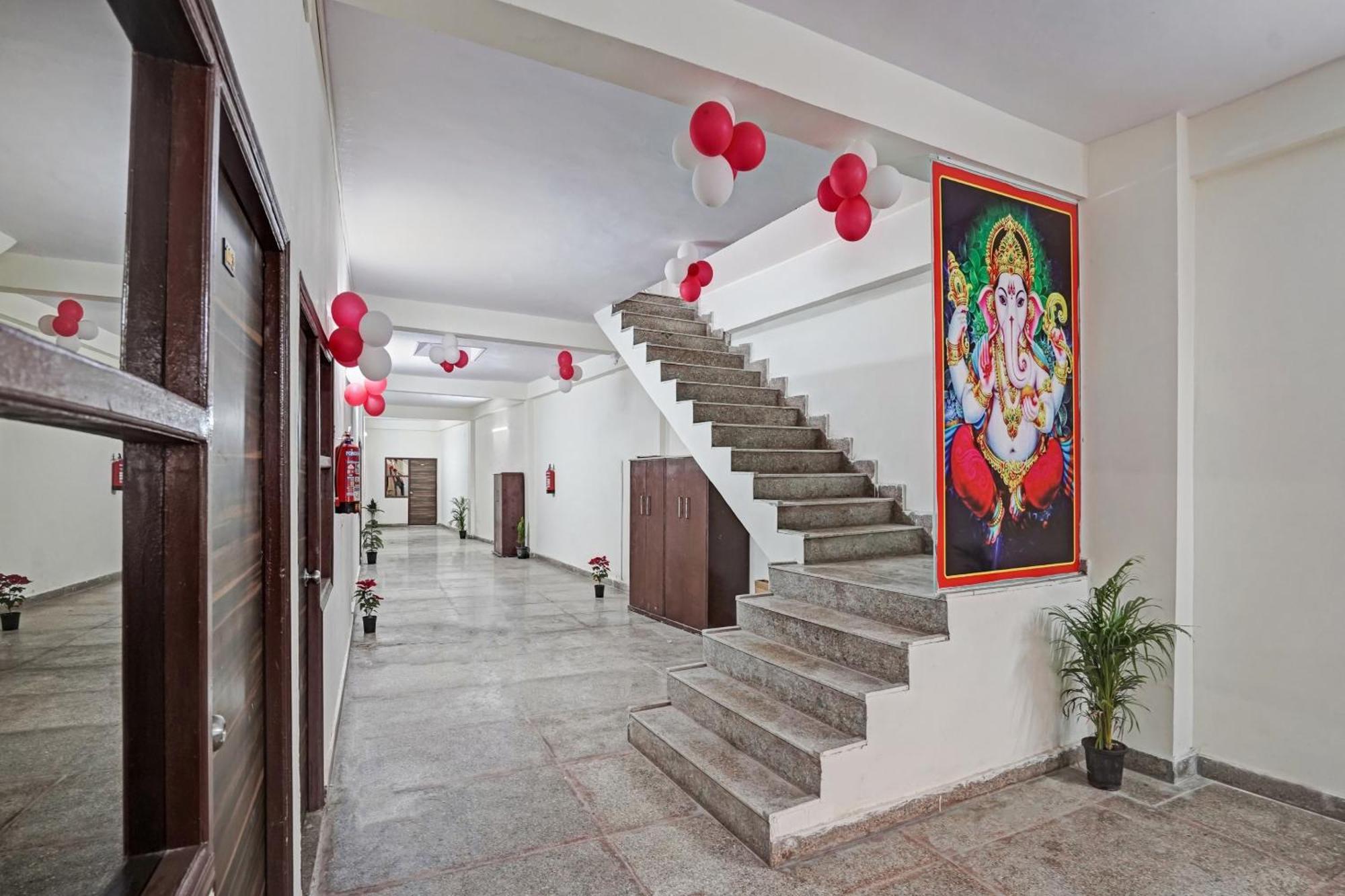 Hotel O Avs Hotel & Restaurant Noida Exterior photo