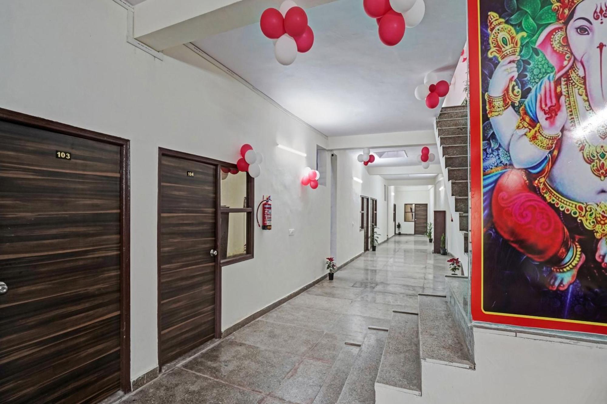 Hotel O Avs Hotel & Restaurant Noida Exterior photo
