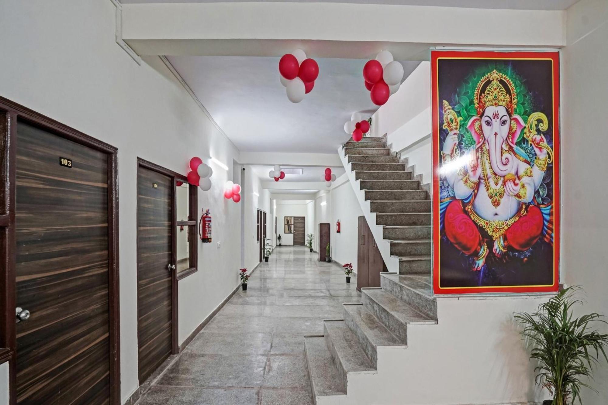 Hotel O Avs Hotel & Restaurant Noida Exterior photo